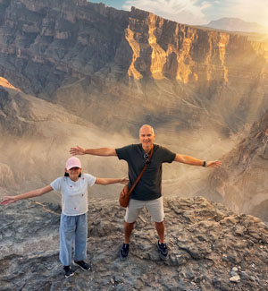 Guests enjoying mountain views on a private Jebel Shams tour